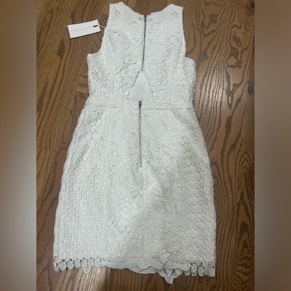 Brand new white lace dress. size xs
endless rose - Picture 4 of 4